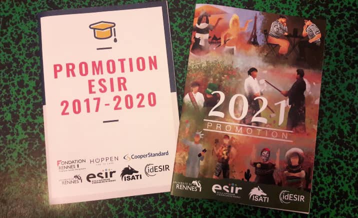 Photo des promobook 2020 et 2021 réalisés par l'IDESIR